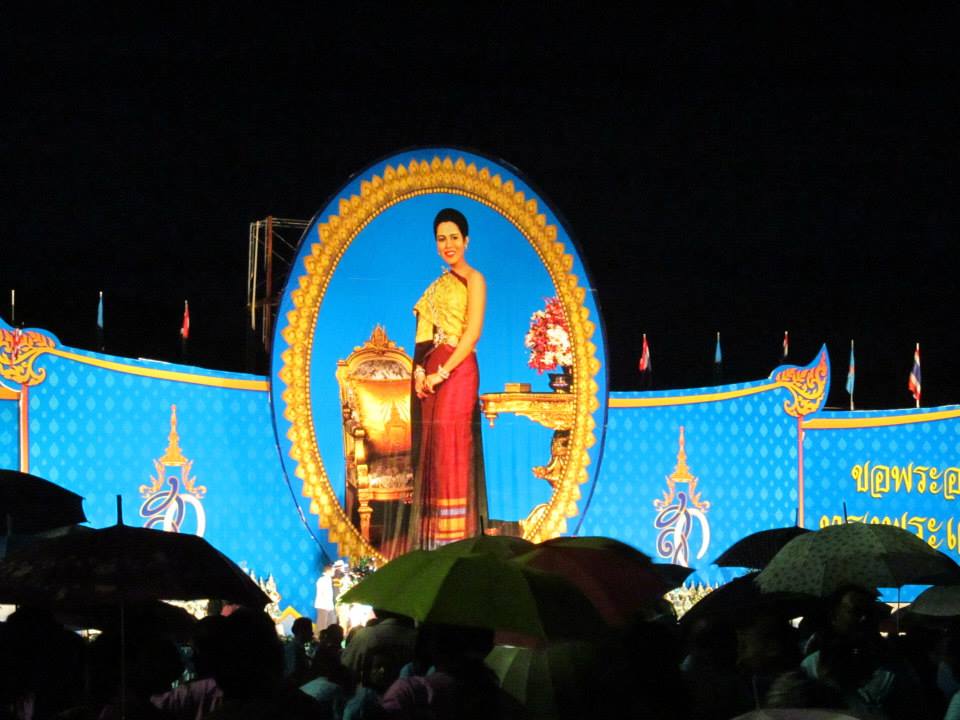 พิธีถวายเครื่องราชสักการะ  จุดเทียนชัยถวายพระพร วันแม่แห่งชาติ 12 สิงหาคม 2556  ณ สนามหน้าเมือง จังหวัดนครศรีธรรมราช