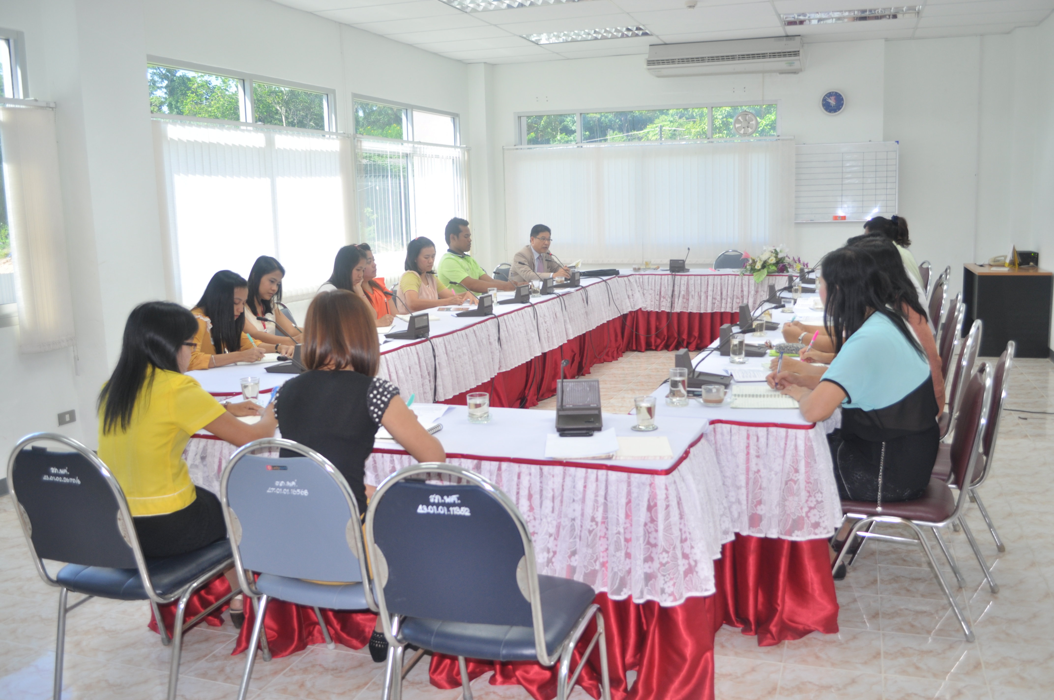 ประชุมหัวหน้าส่วนงาน  สำนักงานอธิการบดี มรภ.นศ. 2 กันยายน 2556 (สนอ.ชั้น 2)