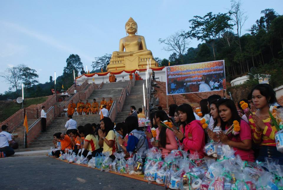 วันสถาปนามหาวิทยาลัย ครบรอบปีที่ 57 วันพฤหัสบดีที่ 9 มกราคม 2557  (กิจกรรมทำบุญให้ทานไฟและตักบาตรพระสงฆ์  ณ  ลานพระพุทธสิหิงค์ราชภัฏนครฯ)