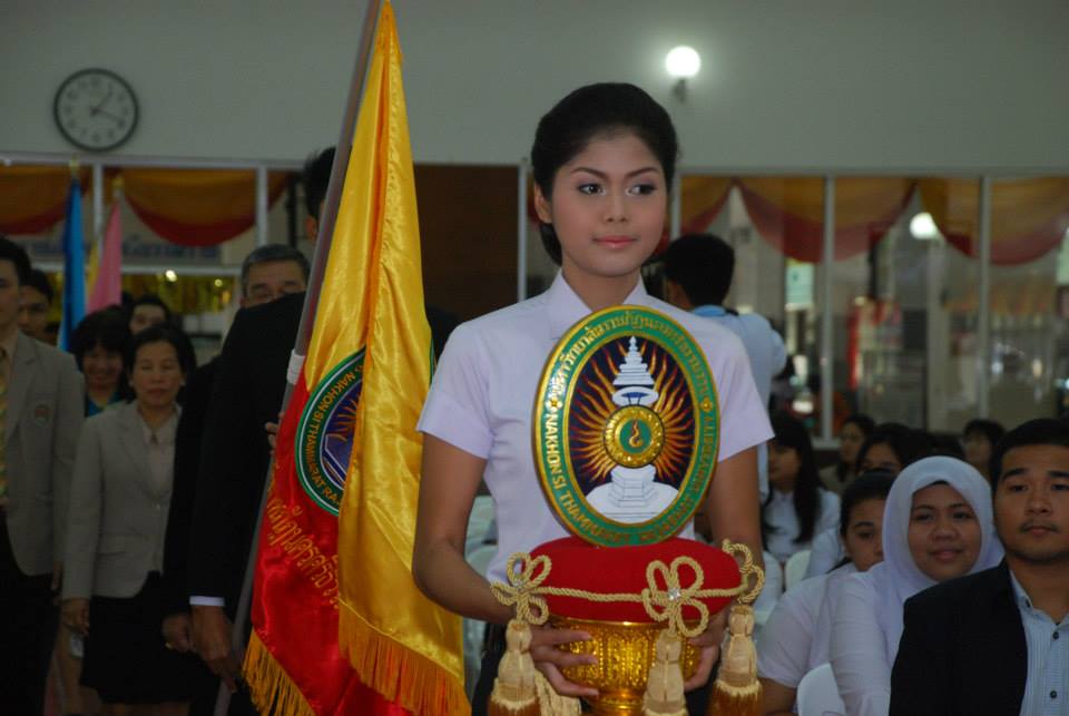 วันสถาปนามหาวิทยาลัย ครบรอบปีที่ 57 วันพฤหัสบดีที่ 9 มกราคม 2557  (กิจกรรมสถาปนารำลึก  ณ  หอประชุม ม.ราชภัฏนครฯ)