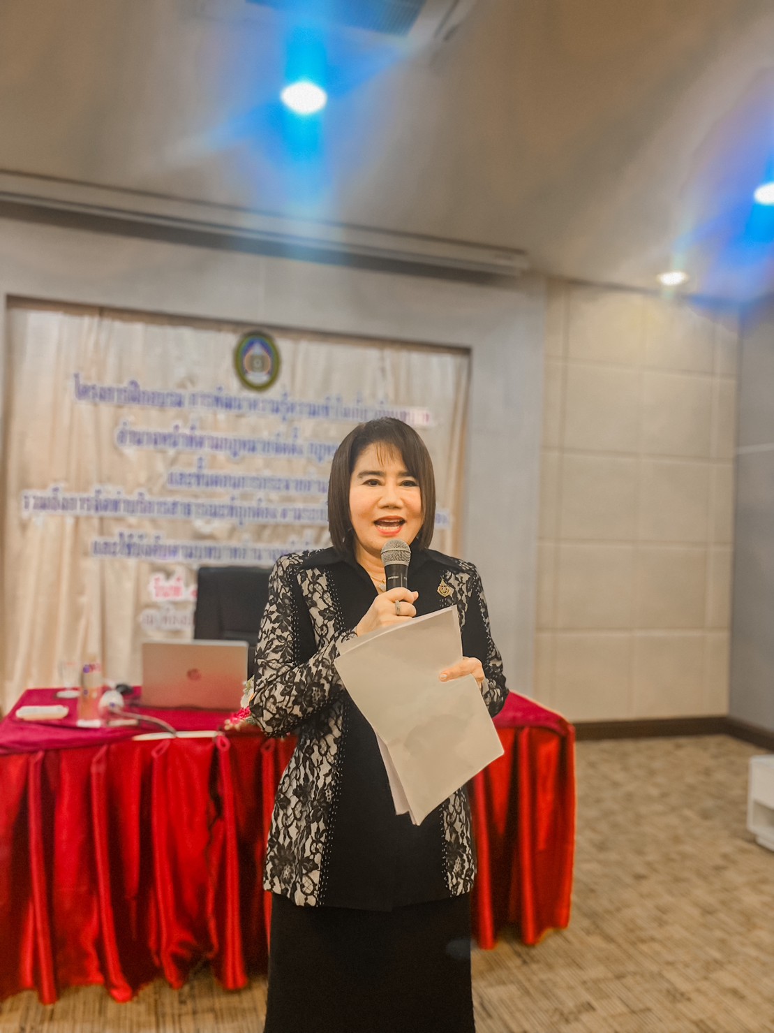 ผู้ช่วยศาสตราจารย์ ดร.ธนาภรณ์ เมืองมุงคุณ   รองอธิการบดีมหาวิทยาลัยราชภัฏนครศรีธรรมราช